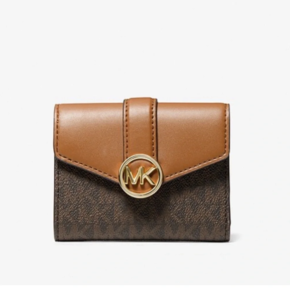 MICHAEL KORS CARMEN MEDIUM LOGO AND FAUX LEATHER WALLET BROWN